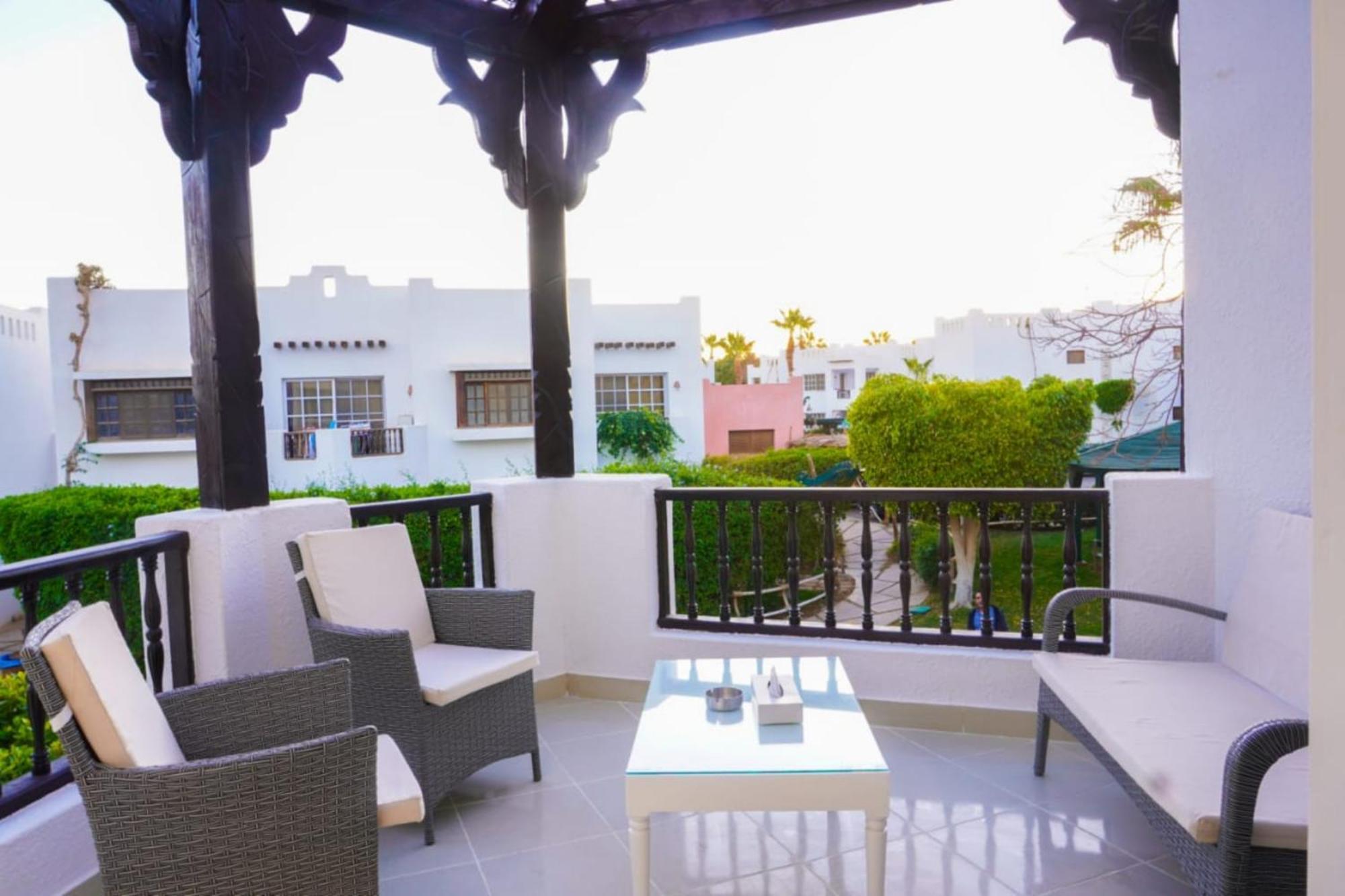Delta - Swimming Pools Access Apartment *