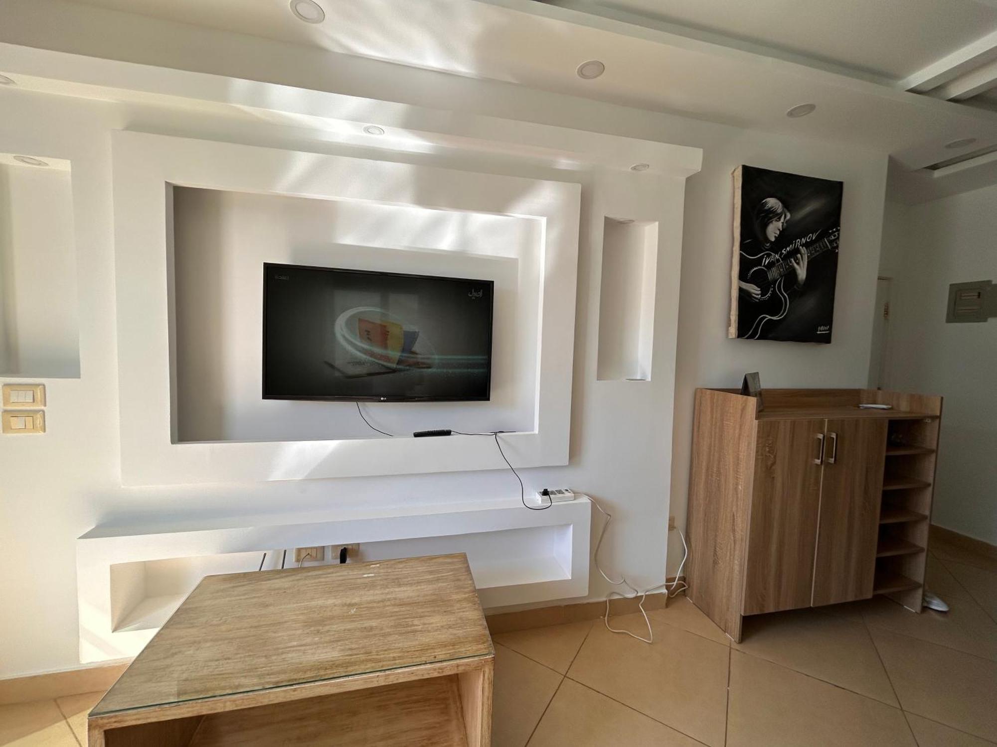 2-bedroom On The Second Floor With A Balcony And Amazing Pool View & Free Access In Hills Apartment