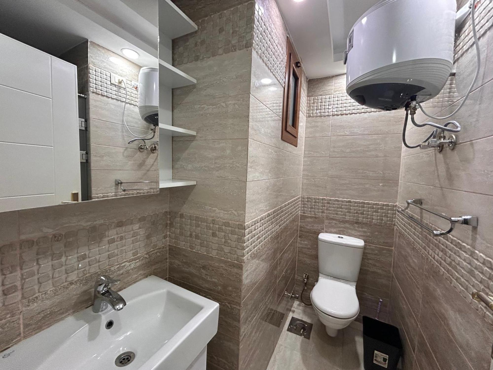 2-bedroom On The Second Floor With A Balcony And Amazing Pool View & Free Access In Hills *