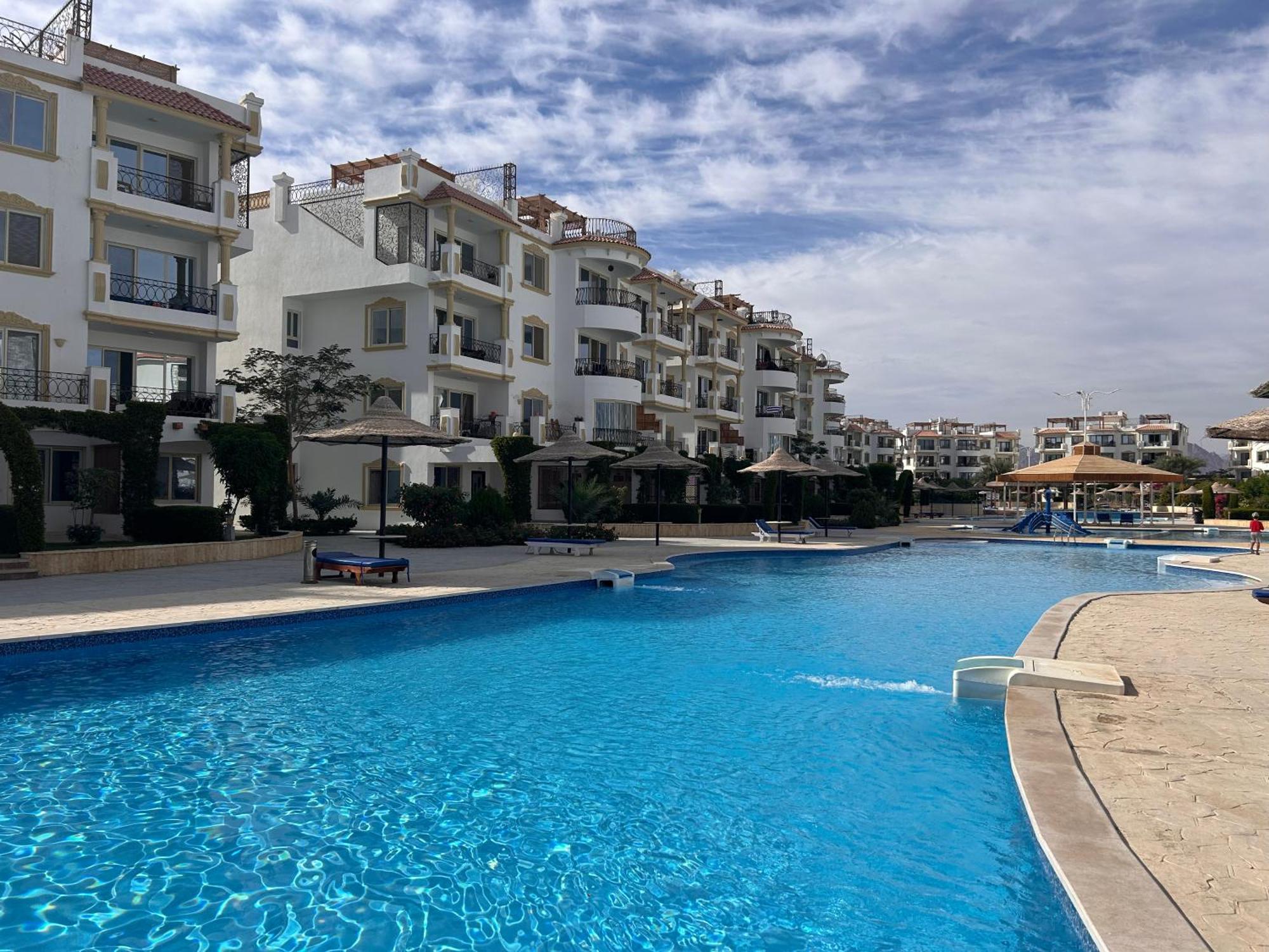 Cosy On The First Floor With Lovely Terrace And Personal Garden Area, Pool View And Free Access In Hills Apartment