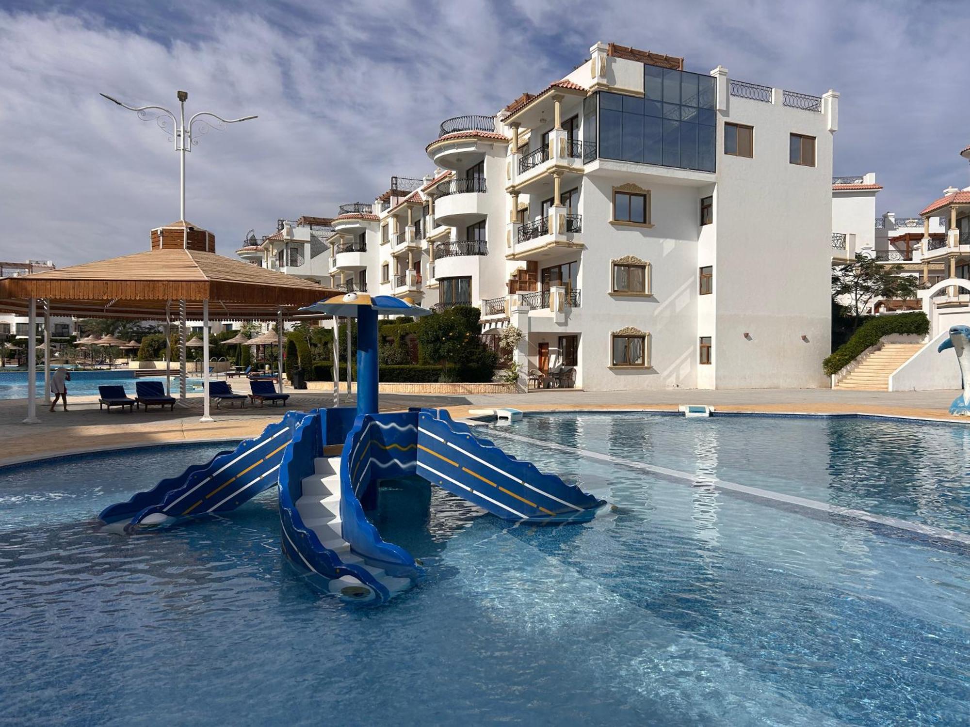 Cosy On The First Floor With Lovely Terrace And Personal Garden Area, Pool View And Free Access In Hills Apartment Sharm El-Sheikh
