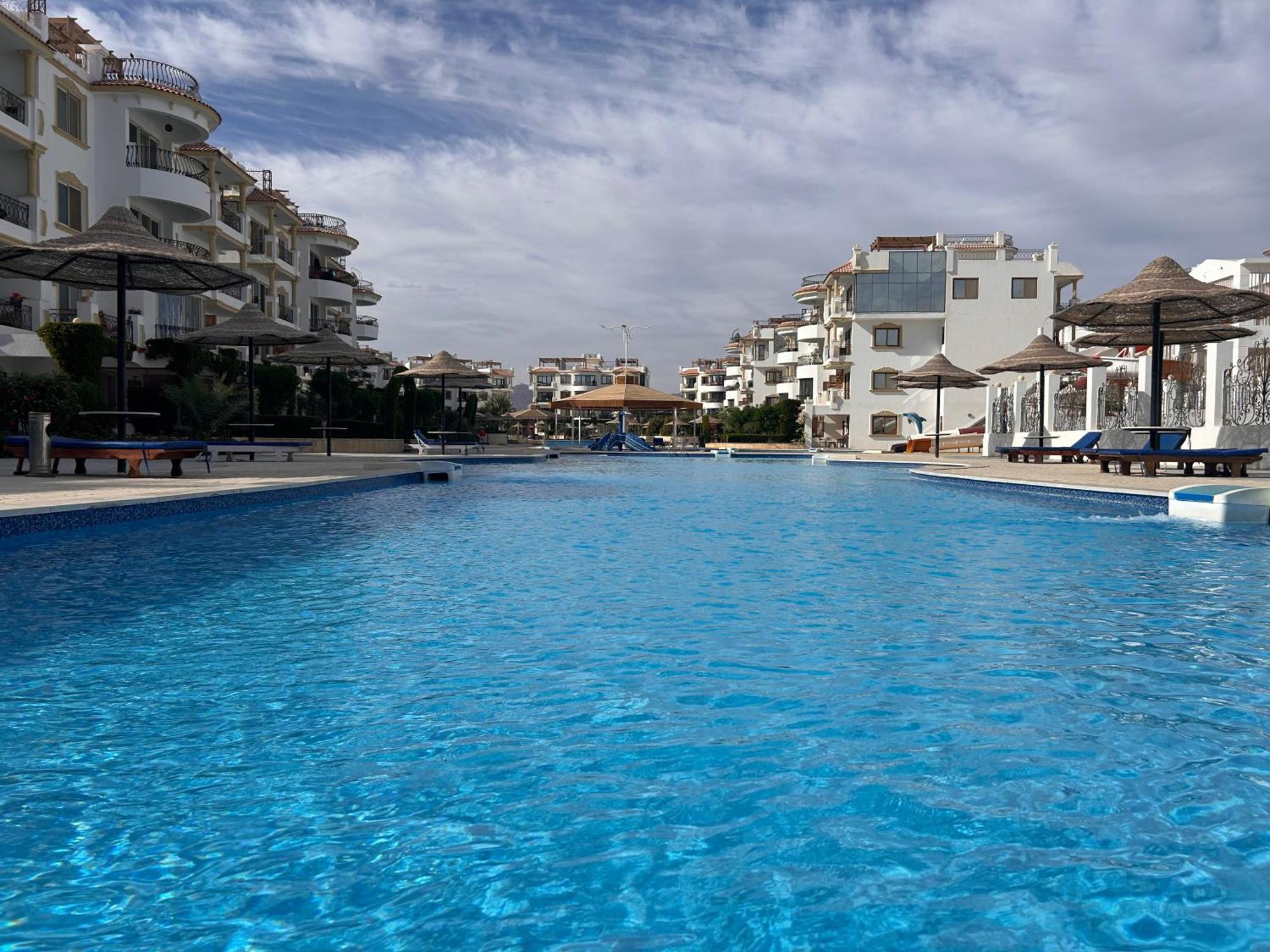 Apartment Cosy On The First Floor With Lovely Terrace And Personal Garden Area, Pool View And Free Access In Hills