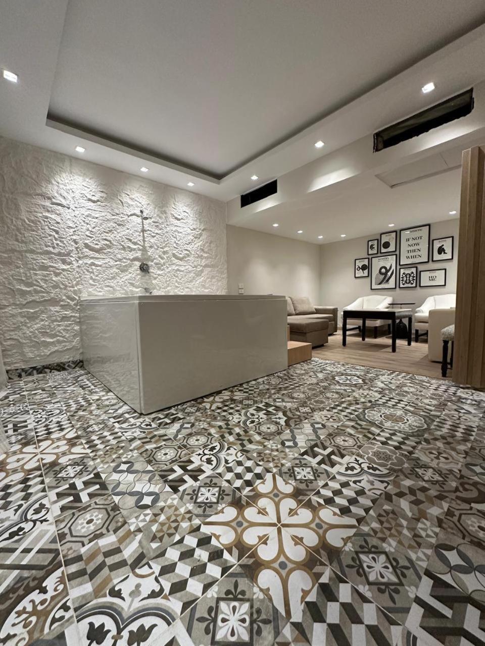Luxury Duplex, Front Indoor Jacuzzi, Sheikh Apartment *