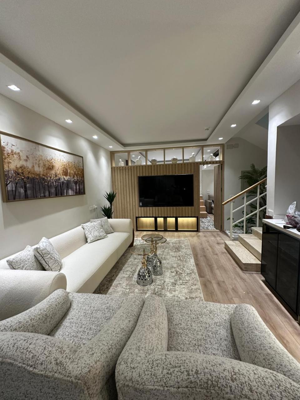 Apartment Luxury Duplex, Front Indoor Jacuzzi, Sheikh