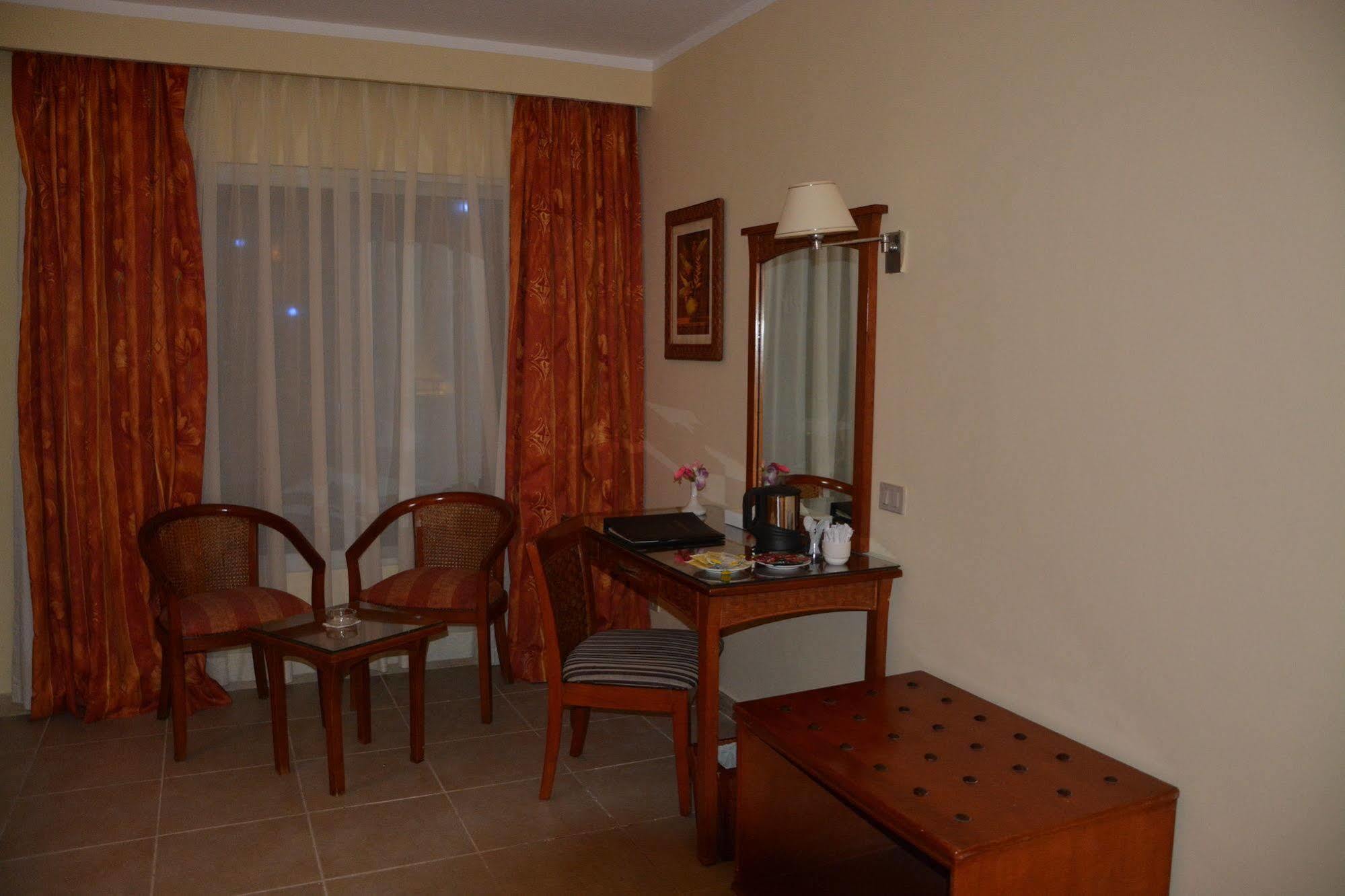 Hotel Le Mirage New Tiran 4*