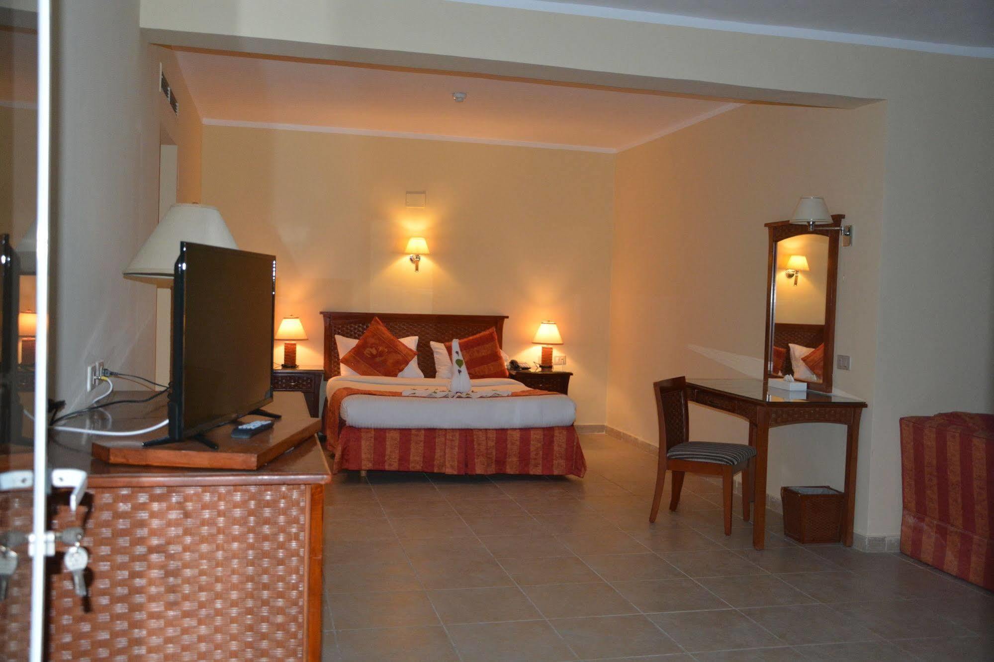 Hotel Le Mirage New Tiran 4*