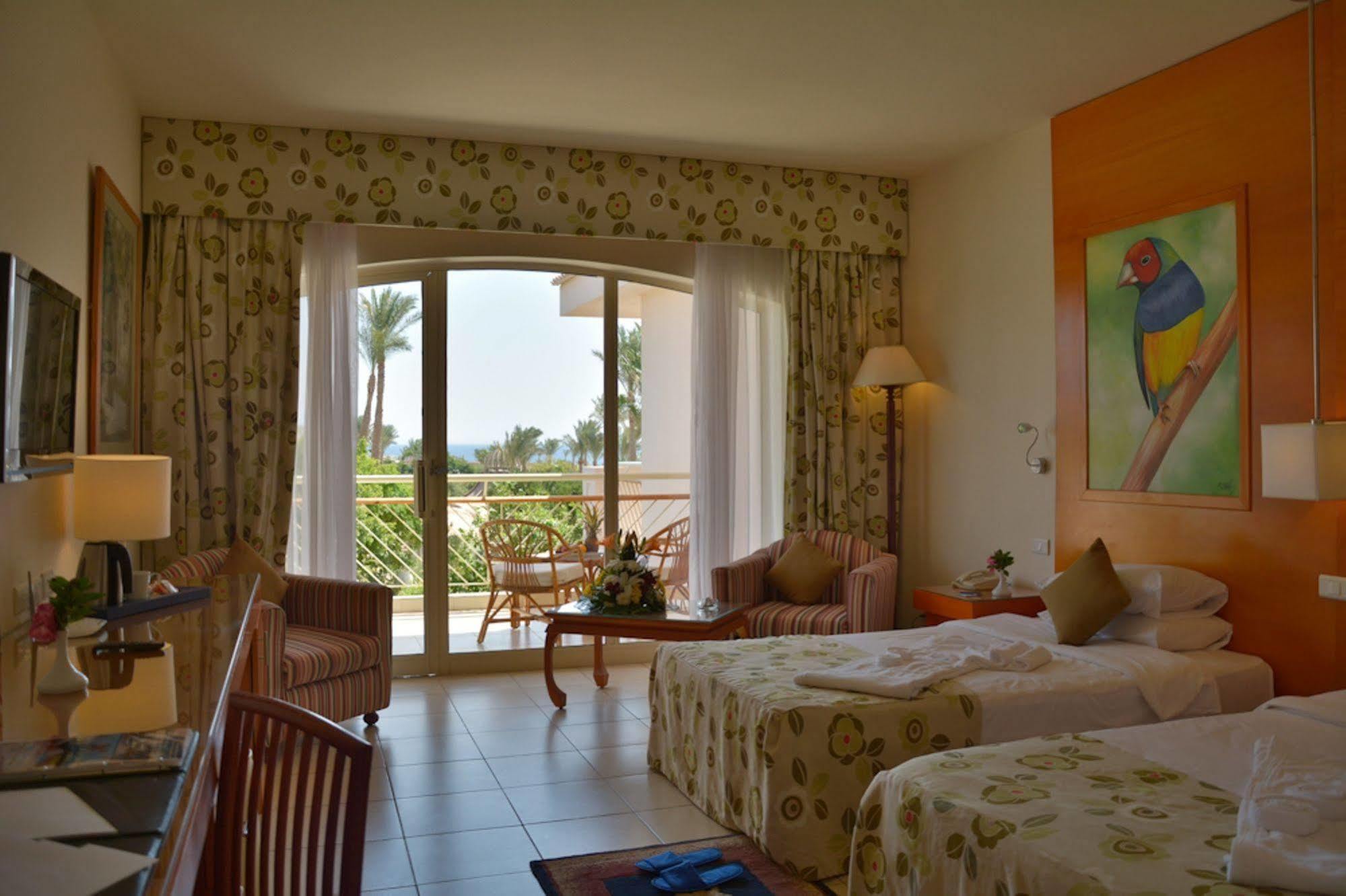 Resort Parrotel Beach