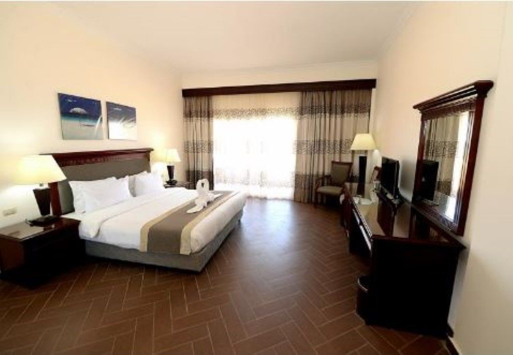Savanna Club & Aqua Park Hotel