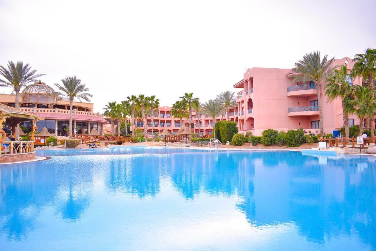 Parrotel Aqua Park Resort 4*