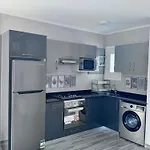 Luxury Apartment Perfect Location Pool View