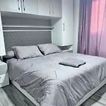 Luxury Apartment Perfect Location Pool View