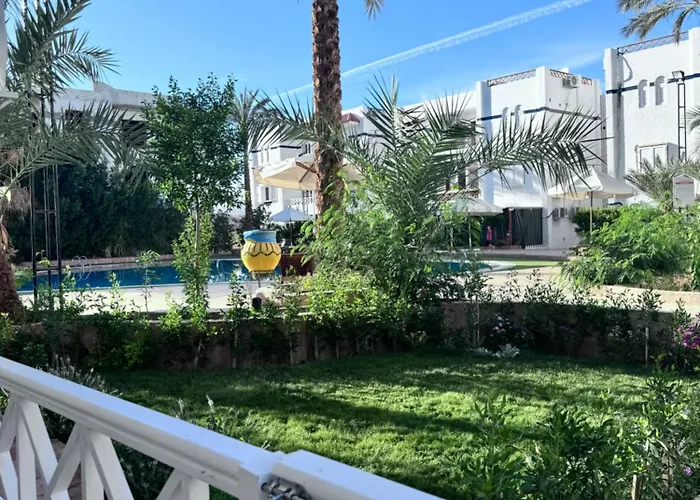 Luxury Apartment Perfect Location Pool View