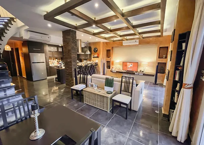 Family-Friendly Beach Getaway With Jacuzzi-Garden-Resort And Mountain Views