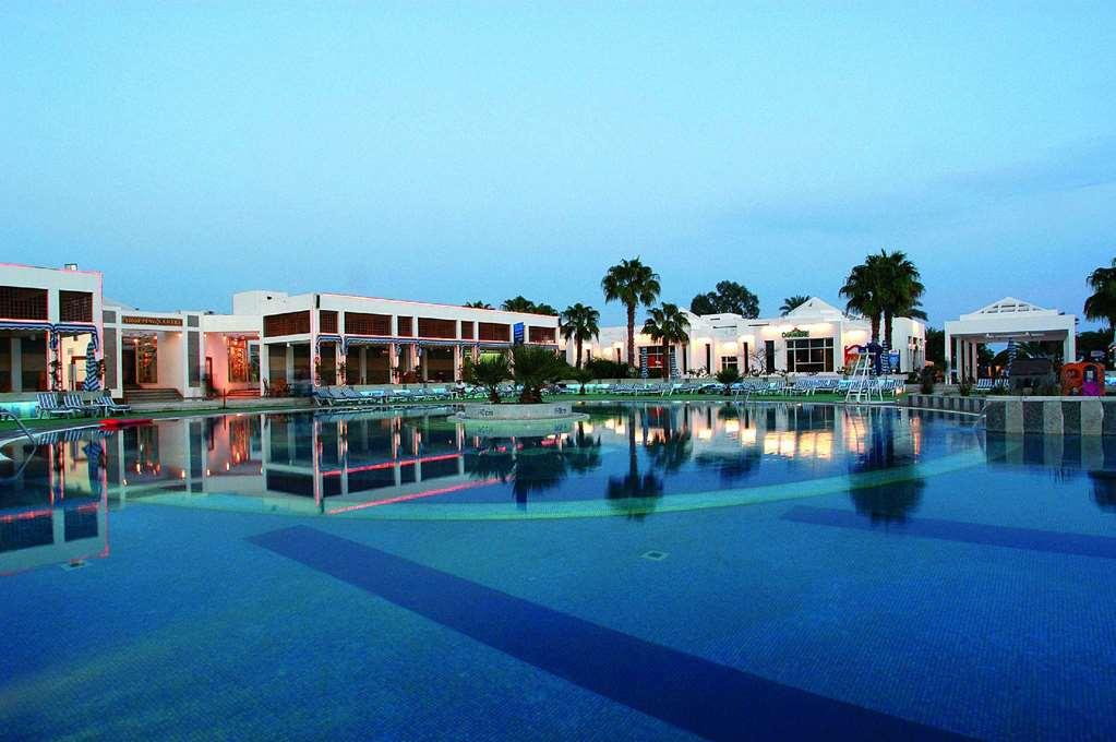 Jolie And Casino Sheikh Hotel *