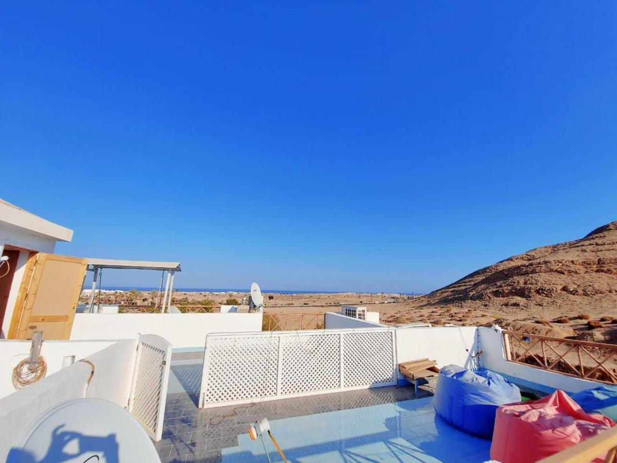 Apartment Neama Bay Oasis: Poolside With Supermarket Convenience *
