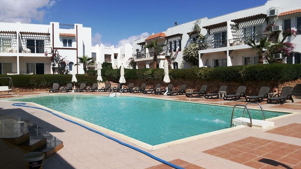 Logaina Resort