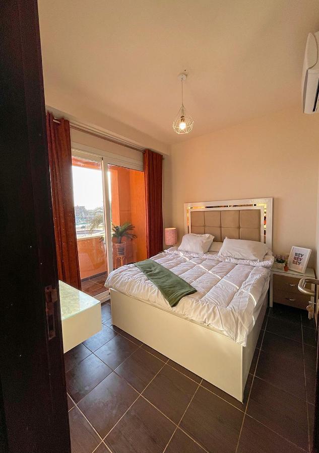 Fully Equipped Pool & Mountains View In Porto Apartment