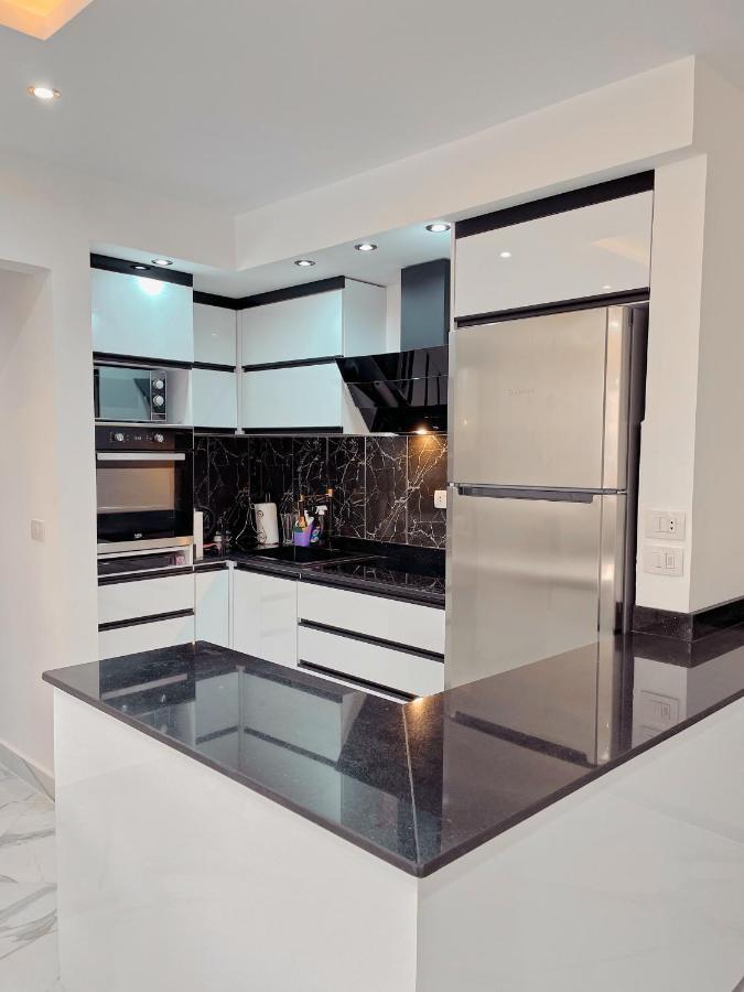 Luxury In Hills Apartment