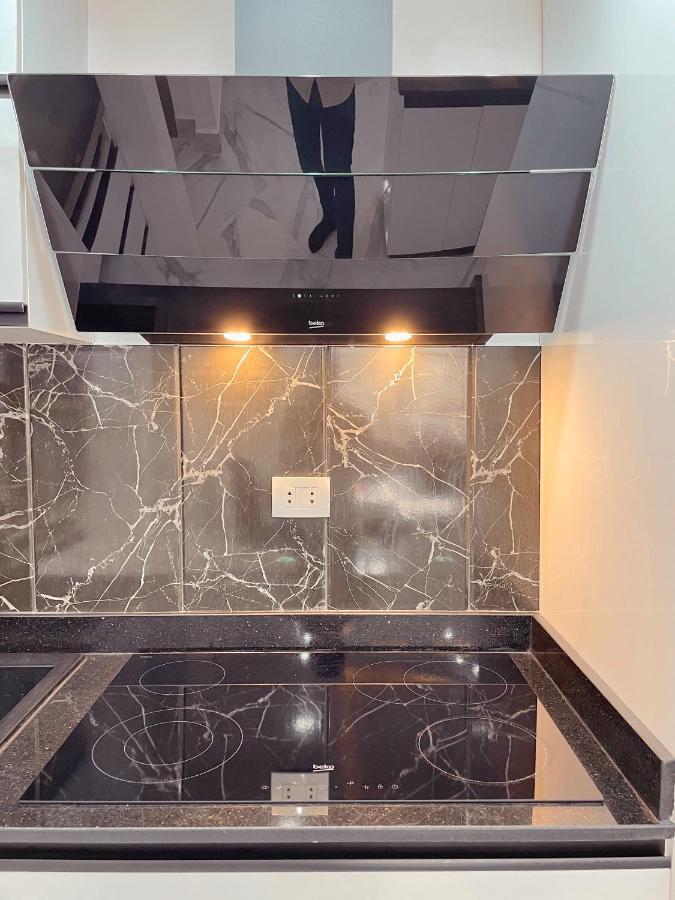 Luxury In Hills Apartment