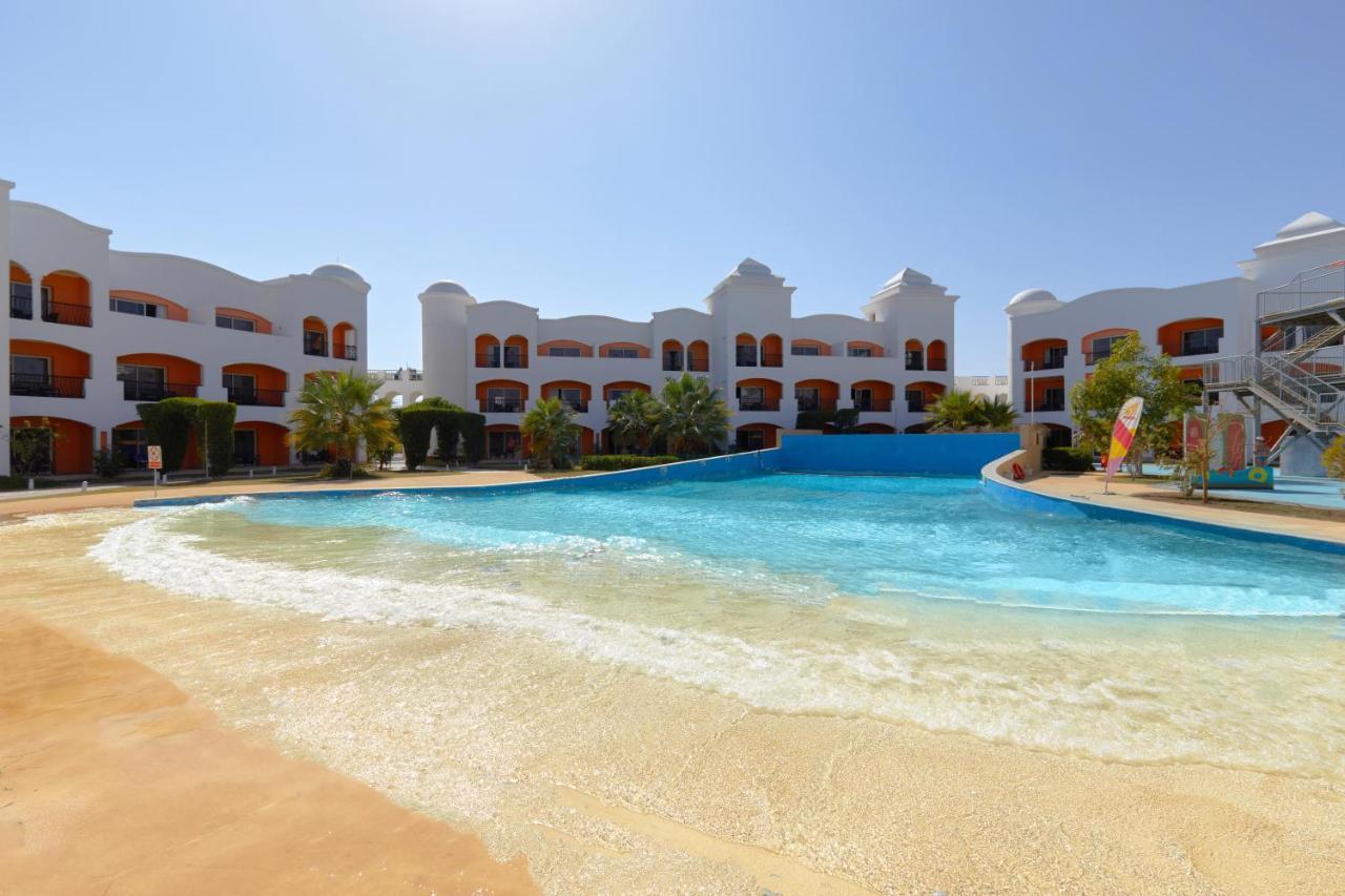 Naama Waves