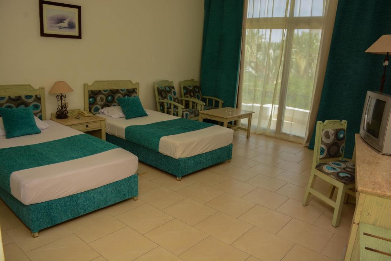 Queen Italian Club Hotel 4*