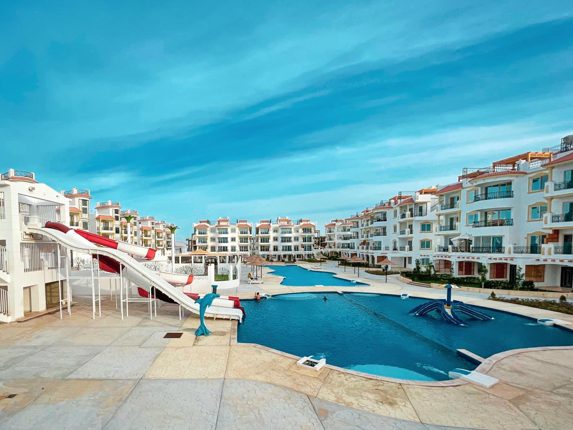 Luxury In Hills