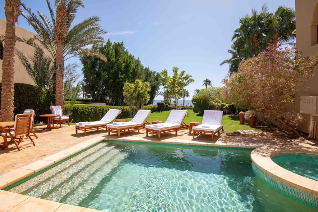 Beautiful At Four Seasons *