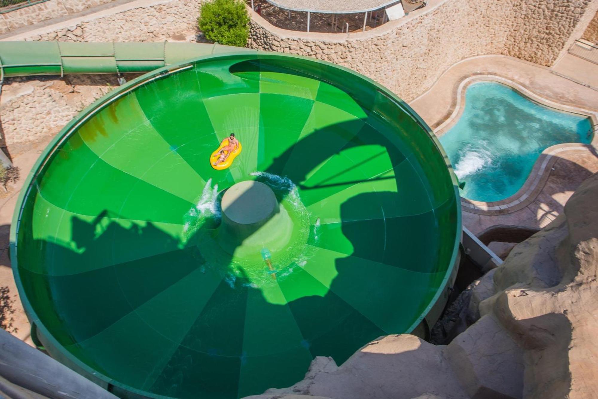 Resort Reef Oasis Beach Aqua Park