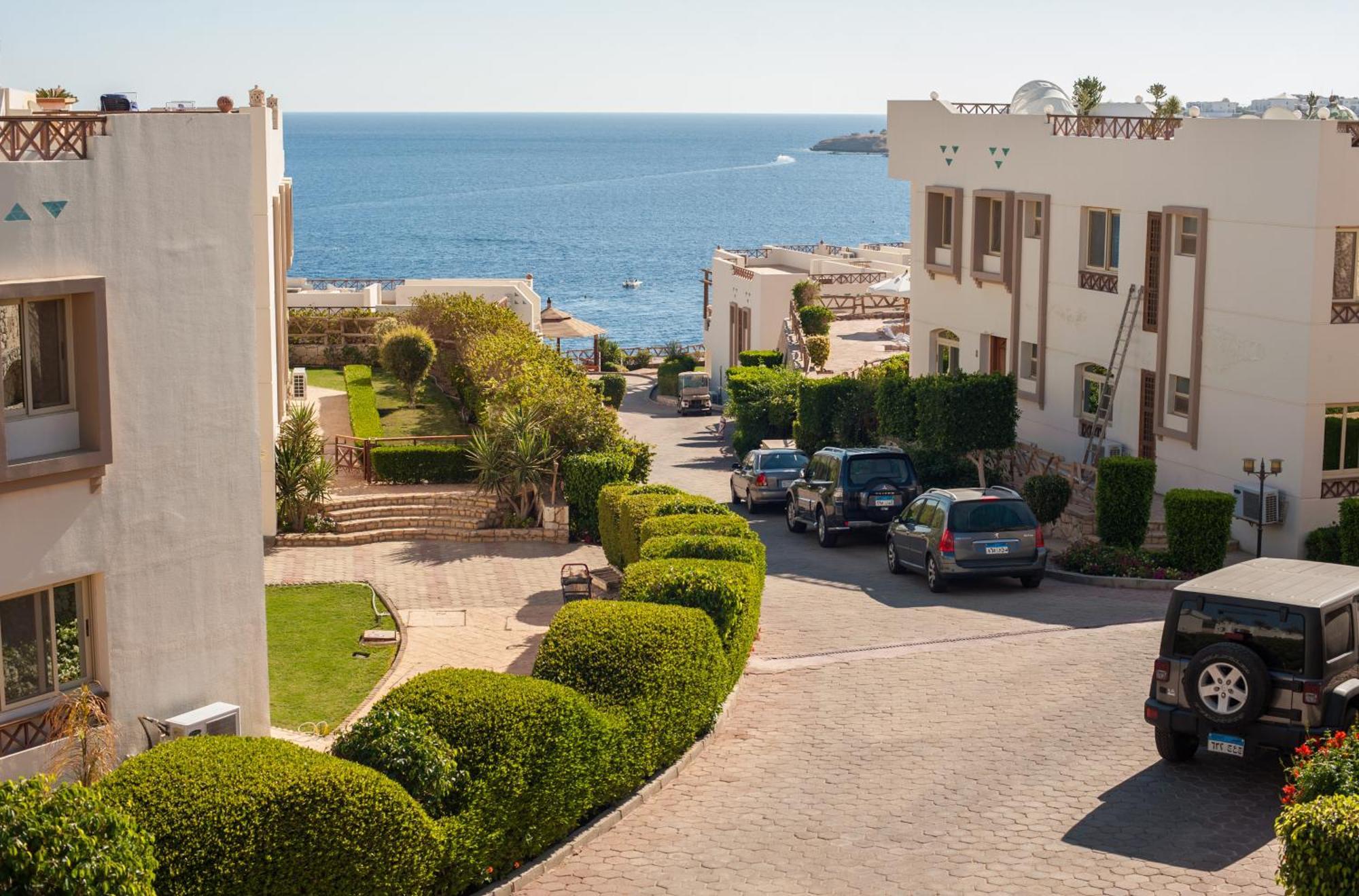 Sharks Bay Aparthotel *