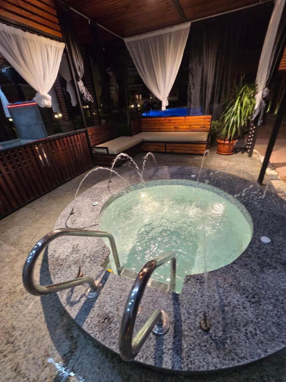 Apartment Chic 4 *