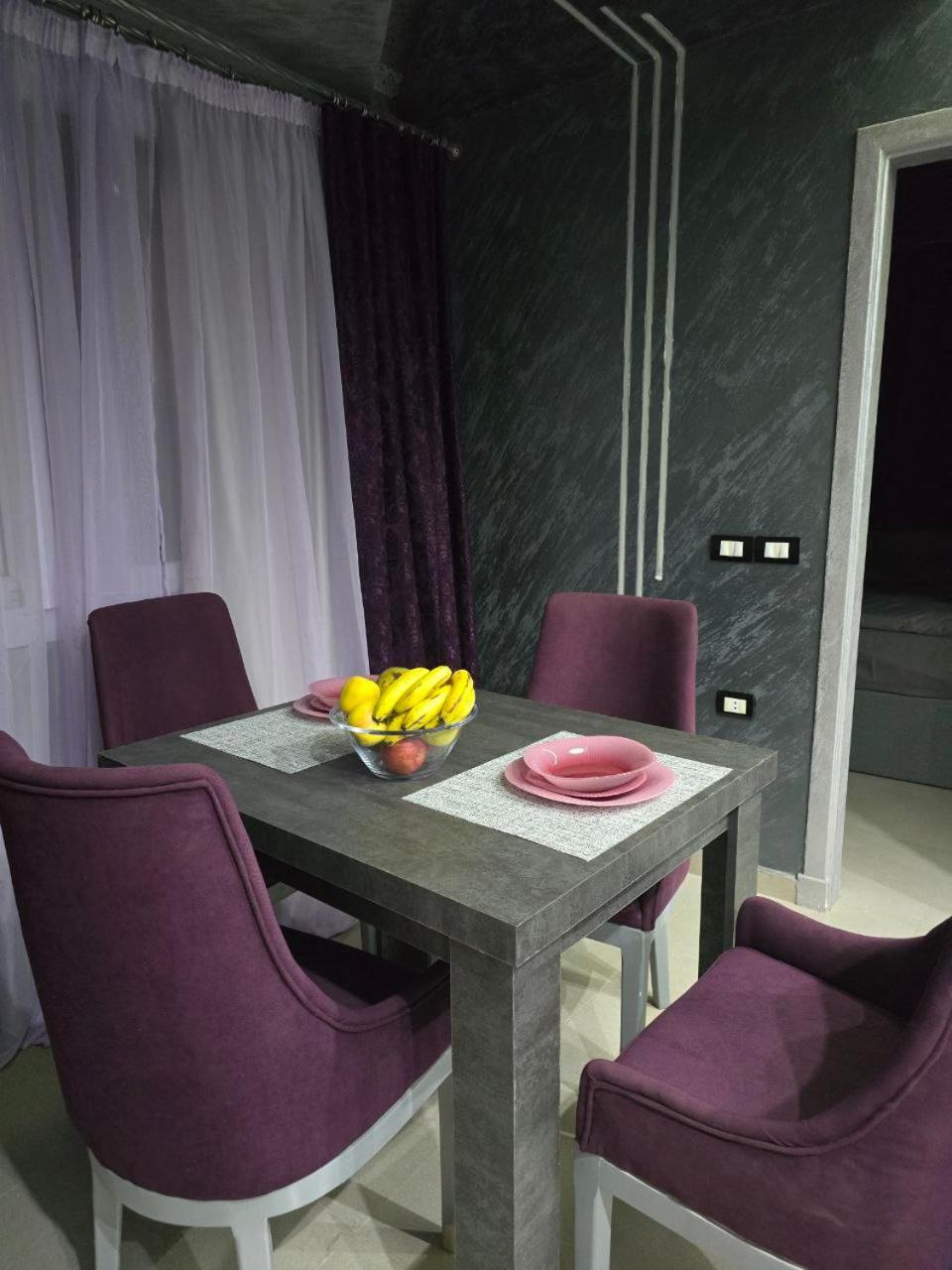 Apartment Chic 4 *