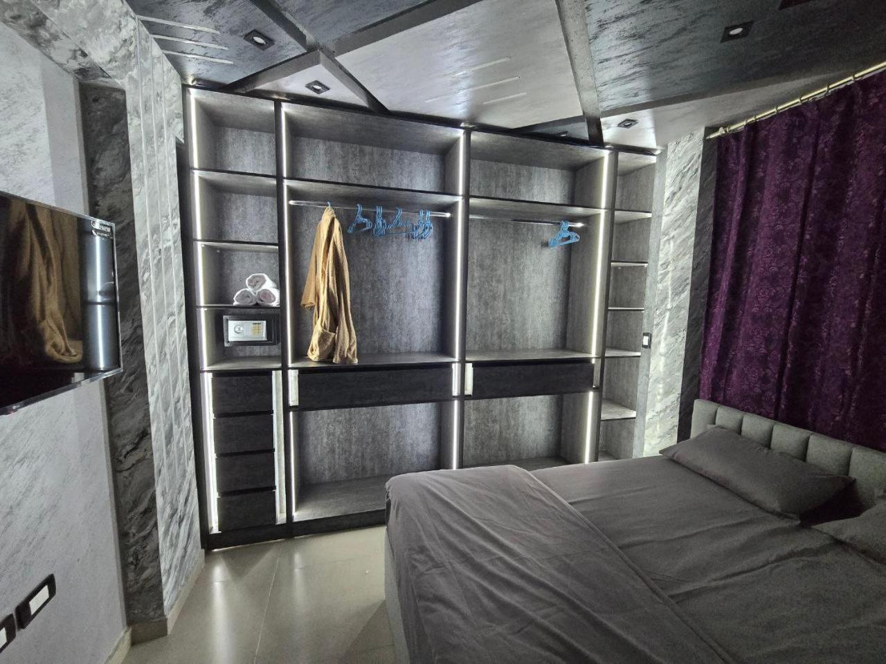 Apartment Chic 4 *
