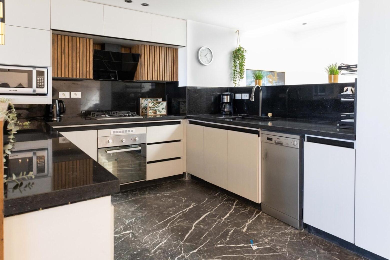 Villa Coral Cove By The With Modern Elegance