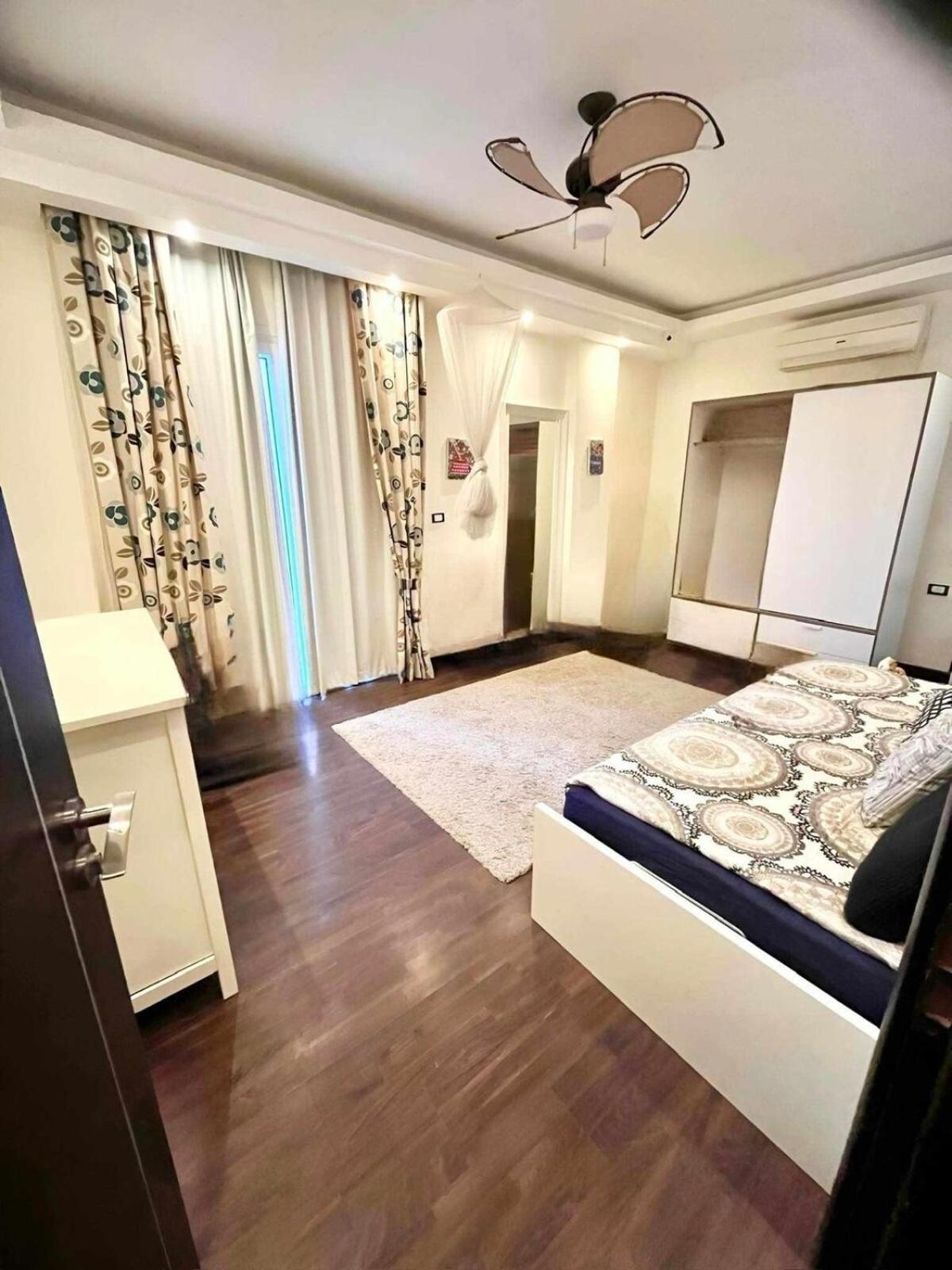 Family-friendly Getaway With Jacuzzi-garden-resort And Mountain Views