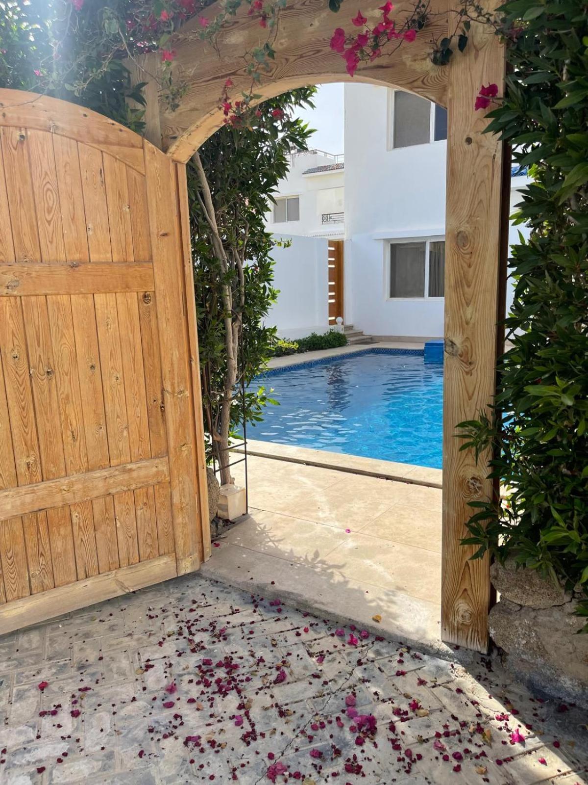 Luxury With Private Pool Villa *