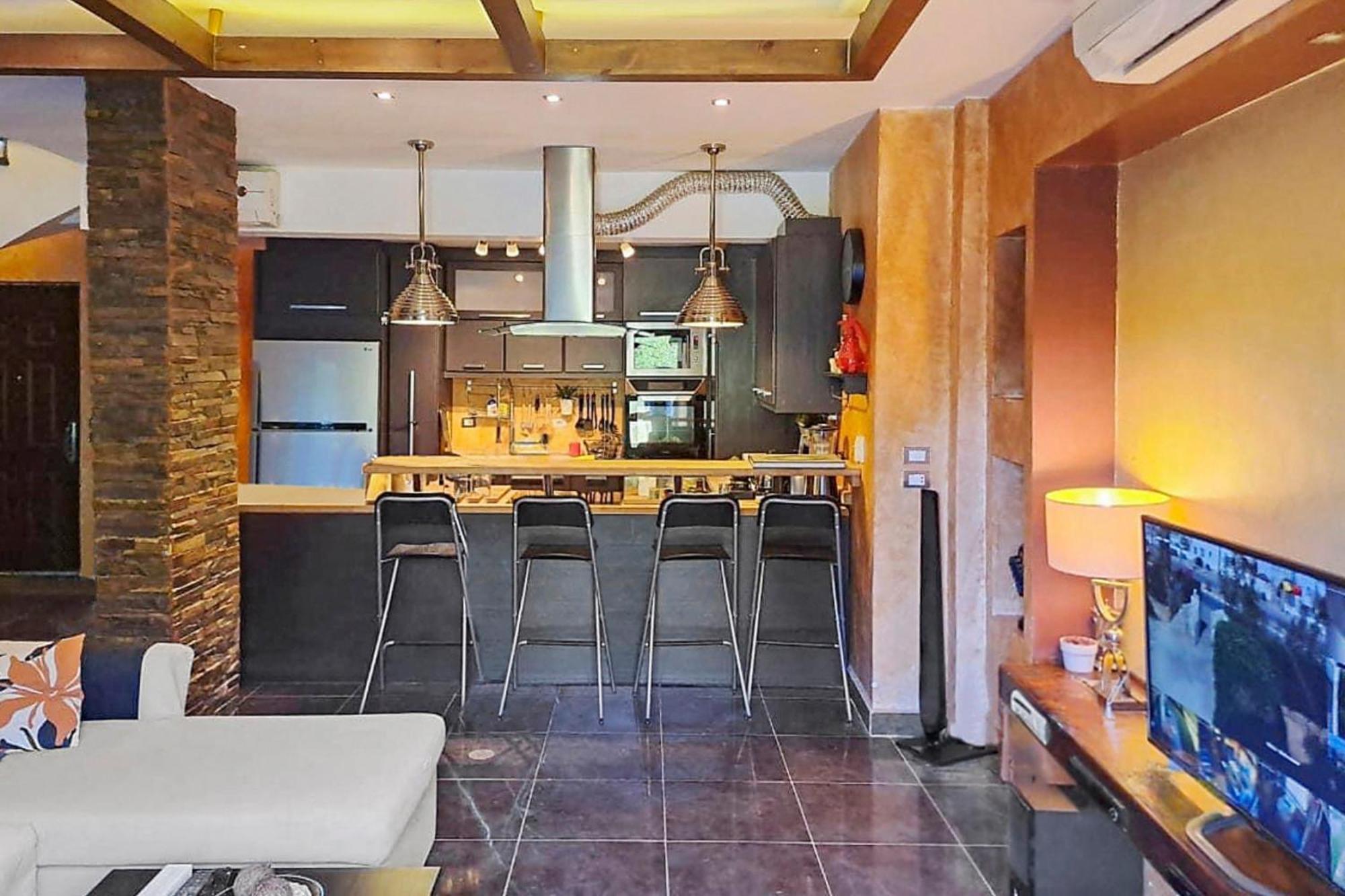 Family-friendly Getaway With Jacuzzi-garden-resort And Mountain Views