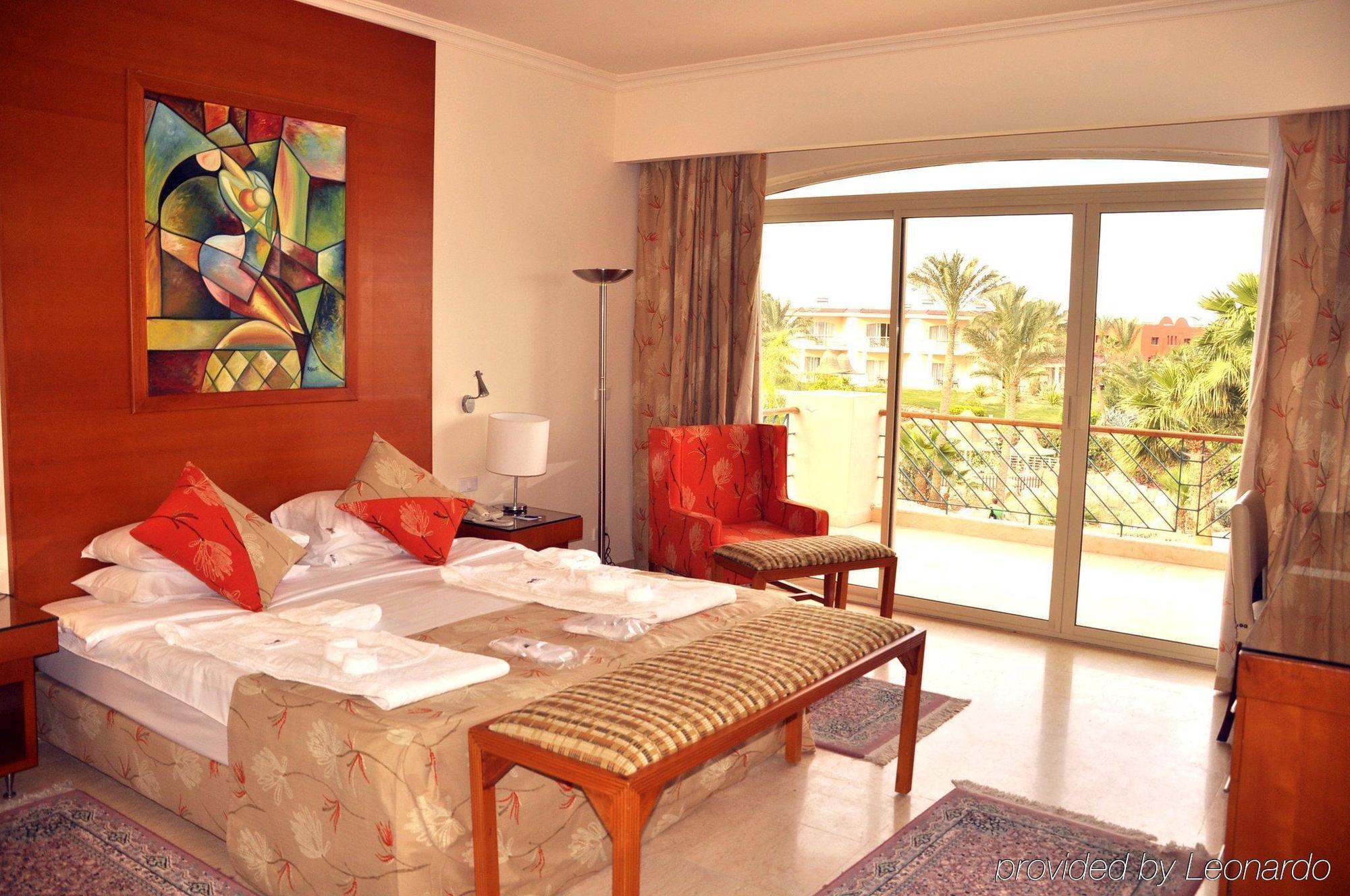 Resort Parrotel Beach 5*