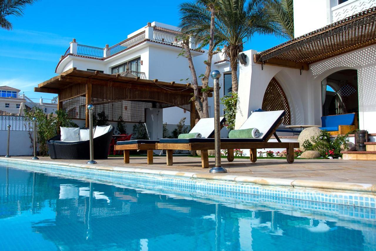 Jacaranda Villa *