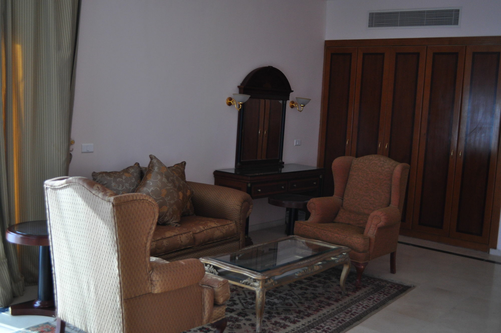 16 Hyatt Sheikh
