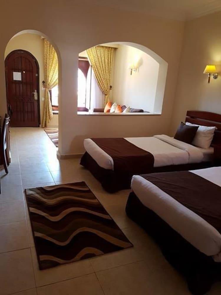 Tivoli Aqua Park Hotel 4*