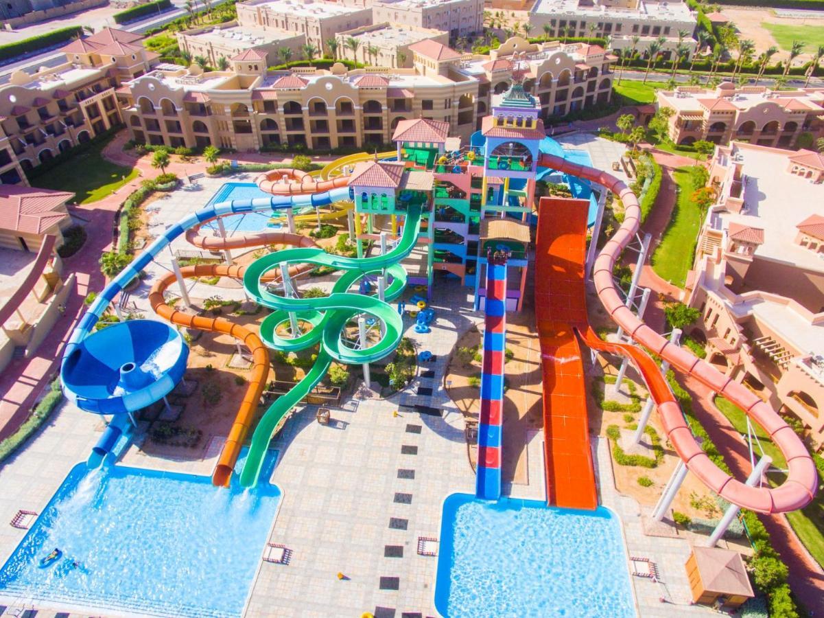 Charmillion Gardens Aquapark Resort