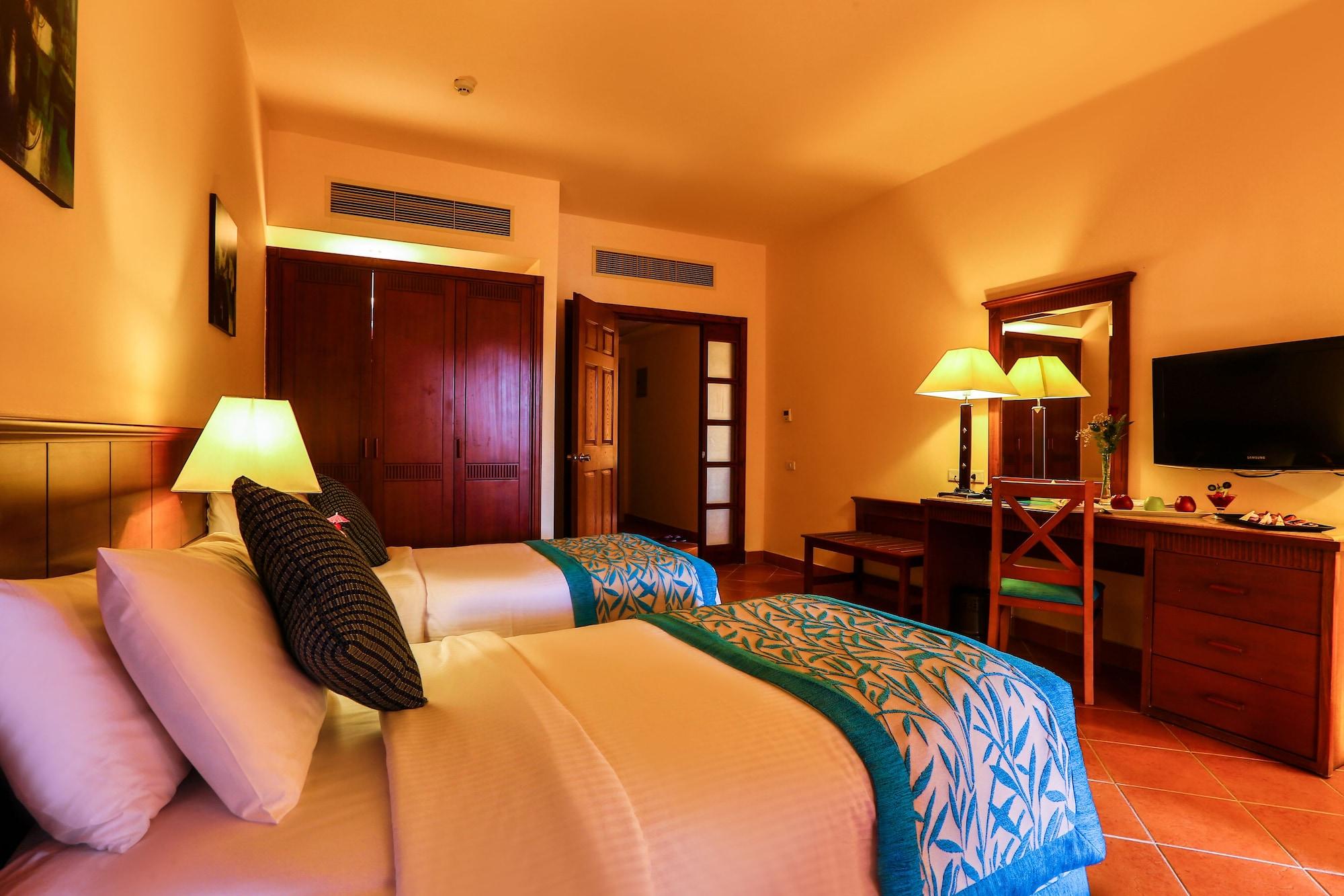 Charmillion Club Aquapark Resort 5*