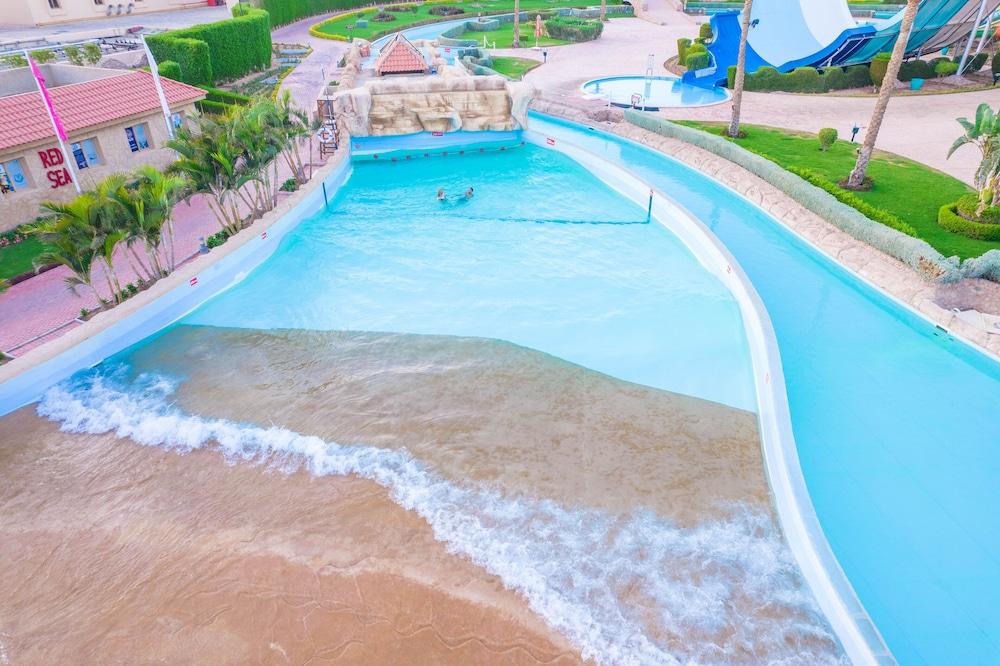 Charmillion Club Aquapark Resort
