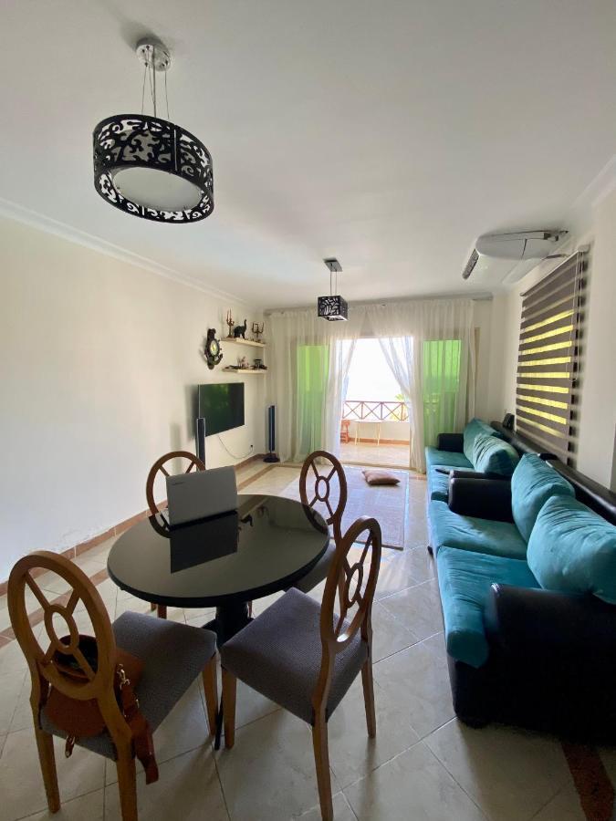 2 Bedrooms Shark's Bay Oasis With Free Beach 5 Metres Away Apartment *