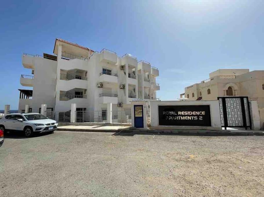 Apartment Seaview Oasis: Ground Floor Retreat With Rooftop Infinity Pool