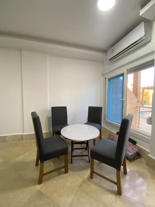 Seaview Oasis: Ground Floor Retreat With Rooftop Infinity Pool Apartment *