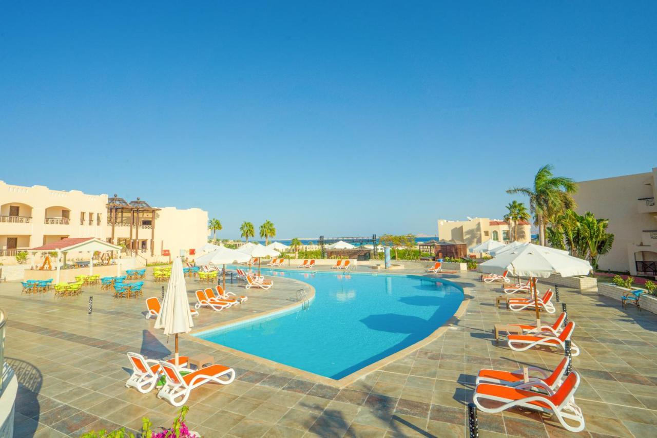 Resort Ivy Cyrene Adults Friendly 13