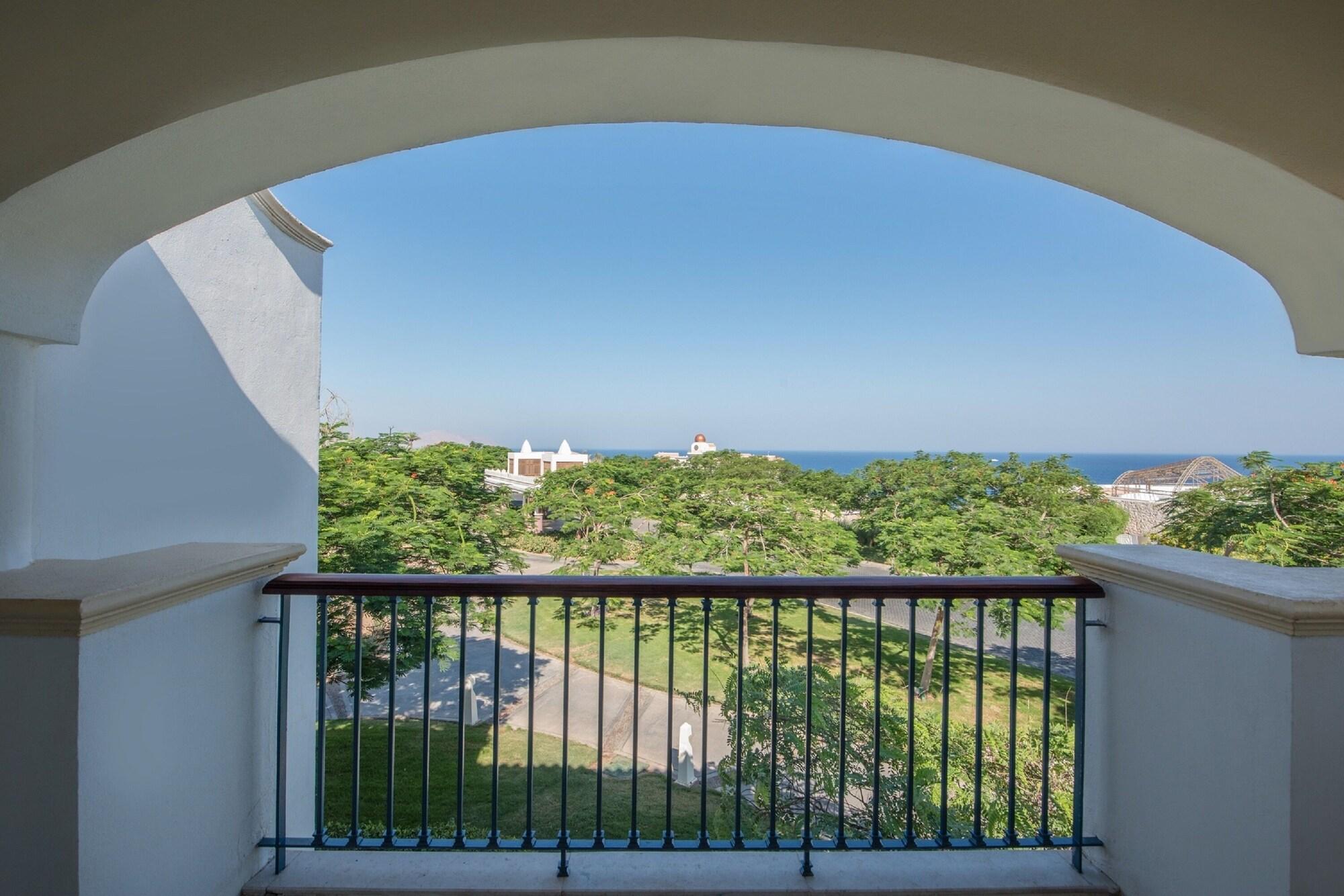 Reef Oasis Blue Bay & 5*