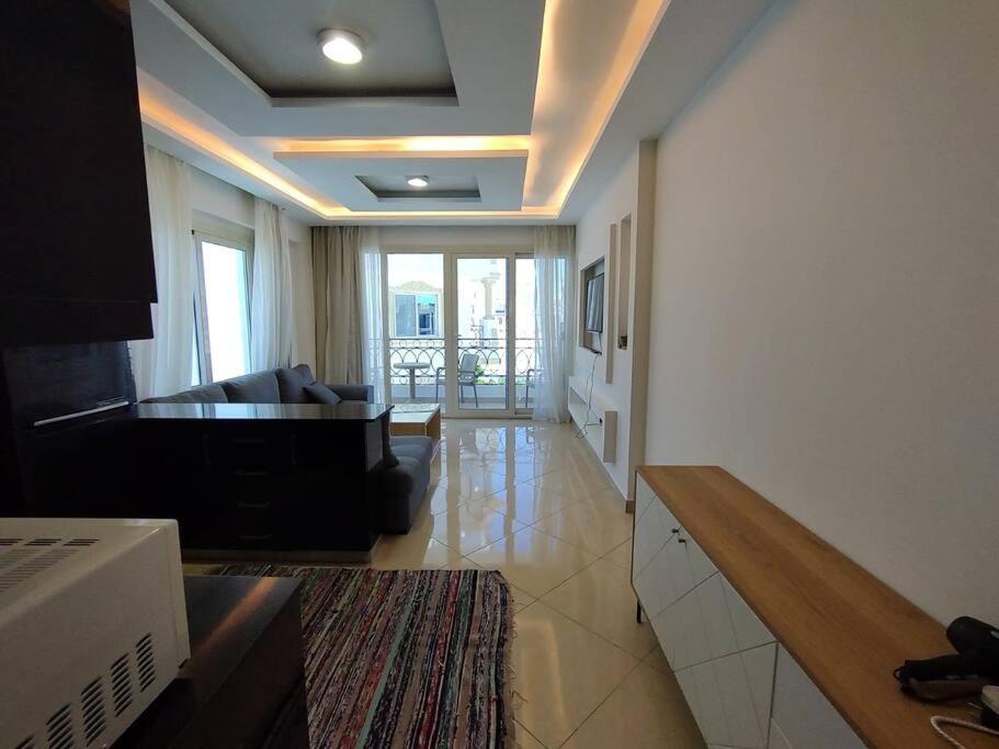 3-bedroom On The Third Floor With 3 Balconies And Lovely Pool View, Street View And Free Access In Hills Appartement