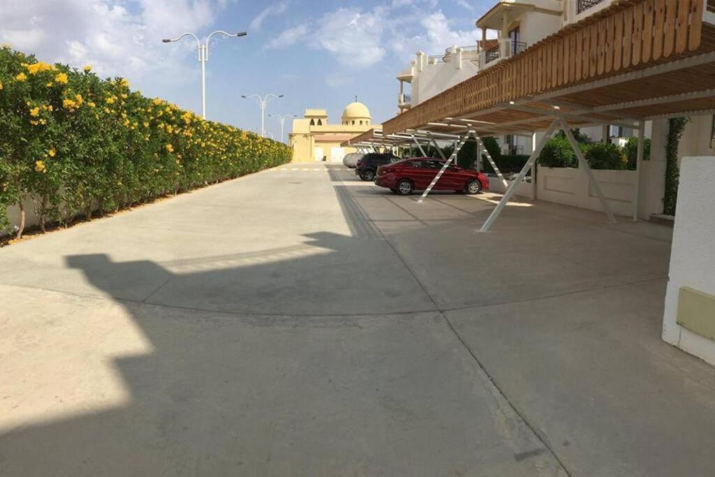 Appartement 3-bedroom On The Third Floor With 3 Balconies And Lovely Pool View, Street View And Free Access In Hills *